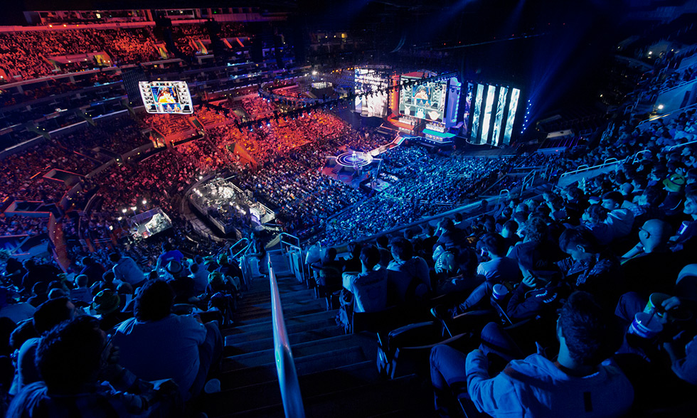 LPL全明星年度颁奖典礼： Tarzan 获得2024最佳外援奖