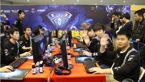 Vitality 在 Blast.tv Austin Major 2025 四分之一决赛中以轻松的胜利战胜了 NAVI，晋级半决赛。